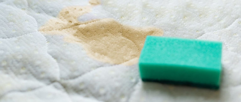 gele vlek verwijderen matras